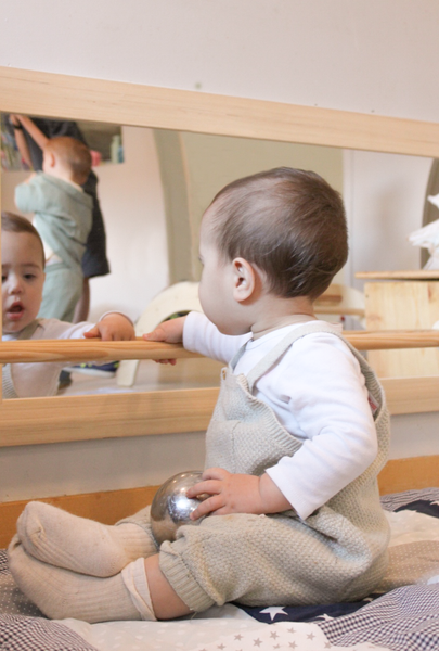 Espejo Montessori con barra